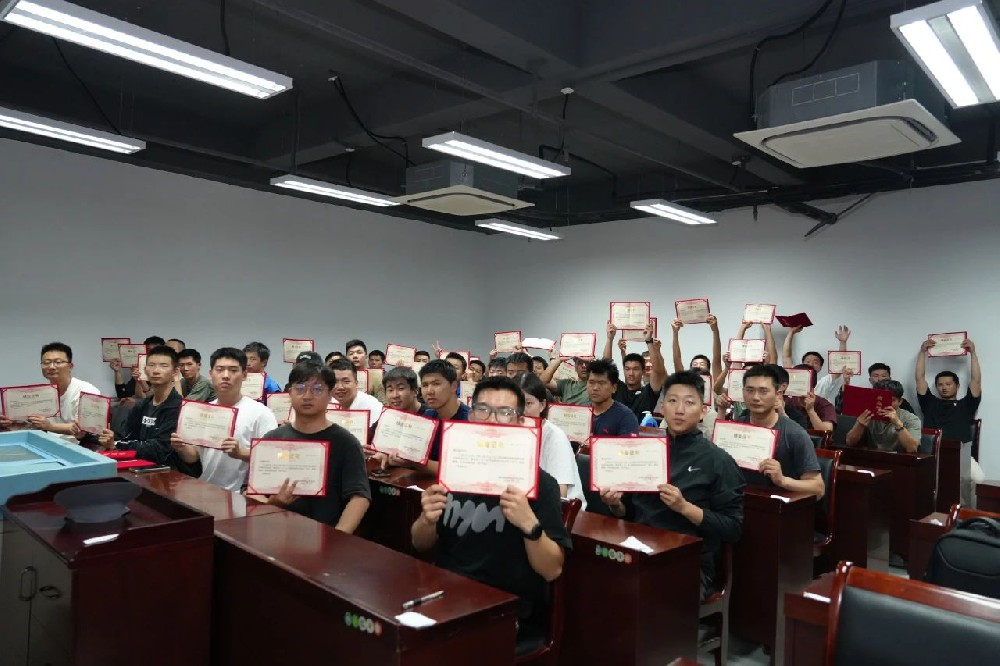 企業(yè)動態(tài)丨2025年江蘇省“政校企”合作培訓(xùn)班暨南京市退役軍人無人機飛控師特色培訓(xùn)圓滿收官！
